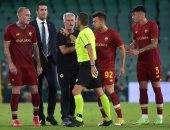 طرد مورينيو بعد اعتراضه غير اللائق على حكم مباراة روما وبيتيس.. صور