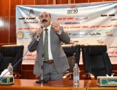 محافظ أسوان يفتتح ورشة عمل للتوعية حول كيفية حساب الحد الأدنى للأجور