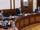 رئيس الوزراء يتابع إجراءات تنفيذ مشروعات تحلية مياه البحر.. صور