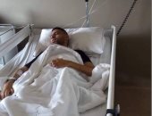 حسين الشحات يزور مؤمن زكريا في المستشفى بعد الأزمة الصحية 