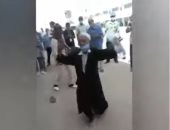 فرحة ووقاية.. مسن تونسى يرقص احتفالا بعد تلقيه لقاح كورونا.. فيديو وصور