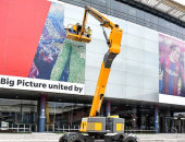 إزالة صور ميسي من جدران كامب نو.. فيديو وصور