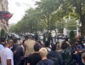 شاهد.. الجماهير تحتشد أمام ملعب حديقة الإمراء في انتظار وصول ميسي