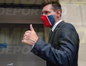 ميسي يظهر بـ "كمامة" باريس سان جيرمان بعد اجتياز الفحص الطبي