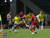 كلاسيكو الأهلى والإسماعيلى يرفع شعار "مش هتقدر تغمض عينك".. المارد الأحمر يتسلح بـ62 فوزا.. شريف وفخر بن يوسف آخر الهدافين.. صالح سليم بطل الأرقام القياسية.. 4/4 المباراة الأمتع.. و62 لاعبا ارتدوا قميص الفريقين