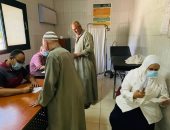 حياة كريمة.. الكشف وتوفير العلاج لــ850 مواطنا بقافلة طبية فى بنى سويف
