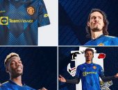 مانشستر يونايتد يكشف عن قميصه الثالث للموسم الجديد.. صور 