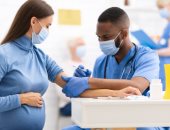 CDC: ضرورة حصول الحامل على لقاح كورونا.. ولا توجد علاقة بين الإجهاض والمصل