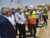 محافظ الجيزة يتفقد مشروعات "حياة كريمة" بقرى أطفيح