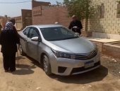 ماذا قال أشقاء سمير غانم عند مغادرة قبر الراحلة دلال عبد العزيز.. فيديو