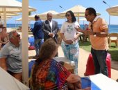 نائب وزير السياحة تتابع الإجراءات الصحية بالغردقة وشرم الشيخ وتلتقى بالسياح..صور