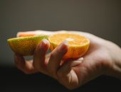4 طرق لإزالة طلاء الأظافر من غير أسيتون.. الليمون والخل الأسهل