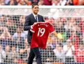 فيل جونز وراء ارتداء فاران القميص رقم 19 مع مانشستر يونايتد