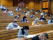 كمامة وتباعد اجتماعى.. طلاب الثانوية يؤدون اختبارات القدرات بإعلام القاهرة