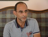 "وجه من حديد".. حكاية الدكتور محمود صالح الحاصل على الجائزة الأولى لـ"العاصمة الإدارية الجديدة" بالنحت.. أستاذ التربية النوعية بجامعة بورسعيد يكشف تفاصيل الجائزة.. ويكشف أسرارًا وتفاصيل عن التمثال.. فيديو وصور