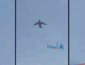لحظة سقوط 3 أفغان من طائرة أثناء مغادرتها مطار كابول..فيديو