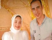 توافد الأهالى لأداء واجب العزاء بعد مصرع عروسين أثناء زفافهما بالبحيرة.. صور