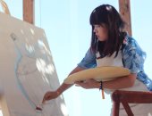 40 فنانا من 24 دولة يبدعون لوحاتهم على شاطئ البحر فى العلمين الجديدة