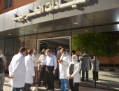 محافظ المنيا يتابع سير العمل بمركزى تلقى اللقاح بديرمواس وملوى.. صور