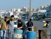 محتجون يقطعون الطرقات فى لبنان 