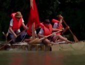 سكان المجر ينظمون سباق قوارب مصنوعة من صناديق البيتزا على نهر الدانوب..فيديو