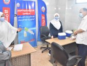 محافظ أسيوط يتابع انتظام تلقى المواطنين للقاح كورونا بالمركز الصحى الحضرى بالوليدية