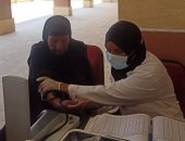 الكشف الطبى على 2888 مواطناً بالمجان فى أسوان ضمن "حياة كريمة".. صور