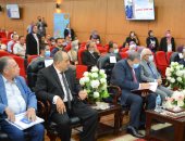 مبادرة مصر بكم أجمل ببورسعيد تسلم 70 عقد عمل وتوفر 672 فرصة أخرى لذوي الهمم.. صور