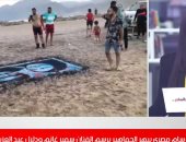 رسام مصري يبهر الجماهير برسم سمير غانم ودلال عبد العزيز على الرمل (فيديو)