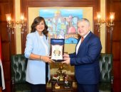 وزيرة الهجرة تكرم السفير الأرمينى تقديرا لجهوده بمبادرة "إحنا المصريين الأرمن"