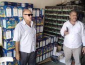 ضبط آلاف العبوات من اللوليتا بدون بيانات "معبأة تحت السلم" فى بورسعيد