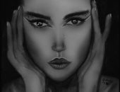 قارئة عمرها 17 عاما تبرز موهبتها فى الرسم بالرصاص والاكريليك 