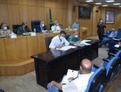 محافظ المنيا: تطعيم كافة العاملين بالقطاعات الحكومية ومتابعة مشروعات "حياة كريمة "