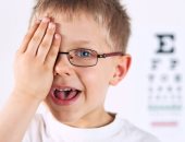  لا تتجاهليها.. أعراض تشير لمعاناة طفلك من ضعف النظر