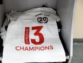 الزمالك يزين احتفاله أمام البنك الأهلى بقمصان "دورى الشهداء" وعلاء على.. صور