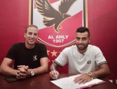 "مبروك يا حبيبى وعلى اتفاقنا".. أحمد عبد القادر يهنئ حسام حسن بانضمامه للأهلى