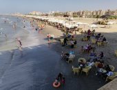 إقبال على شاطئ محافظة بورسعيد واليوم بـ40 جنيها للأسرة الواحدة.. لايف وصور