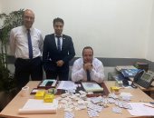 جمارك مطار القاهرة تضبط محاولة تهريب عدد من الأقراص المخدرة