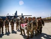 الوداع الأخير .. بايدن يقود تشييع جثامين الجنود الأمريكان ضحايا تفجير كابل 