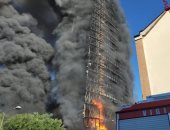 اشتعال النيران فى واجهة مبنى 20 طابقا بميلانو وإجلاء 70 عائلة.. فيديو وصور