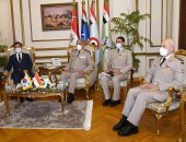 وزير الدفاع يلتقى نظيره بجمهورية كوريا الجنوبية خلال زيارته الرسمية لمصر.. فيديو وصور