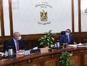 رئيس الوزراء يتابع الموقف التنفيذى لمشروعات "حياة كريمة" بعدد من المحافظات.. وزير الإسكان يستعرض المشروعات الخدمية والتنموية بـ25 مركزا فى 10 محافظات.. ومستهدف تطوير 1385 طريقا وإنشاء 578 وحدة صحية ومركزا طبيا