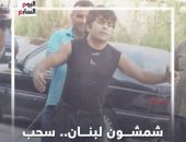 شمشون لبنان.. سحب سيارة تزن 12 طناً بشعره (فيديو)
