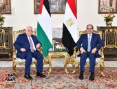 الرئيس السيسى يستعرض مع نظيره الفلسطينى وملك الأردن سبل إحياء عملية السلام