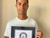 رونالدو يتسلم شهادة موسوعة جينيس كأكثر لاعب سجل مع المنتخبات فى التاريخ