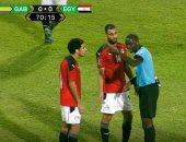 طرد عمر جابر فى مباراة مصر والجابون بتصفيات كأس العالم.. فيديو