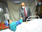 رئيس جامعة أسيوط يتفقد وحدة الإصابات بالمستشفى الجامعى.. فيديو وصور