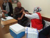 محافظة الجيزة تنظم قوافل صحية لتطعيم موظفى الأحياء والمدن بلقاح كورونا