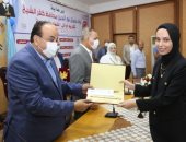 محافظ كفر الشيخ يكرم أوائل الثانوية العامة والدبلومات الفنية ومدرسة المتفوقين