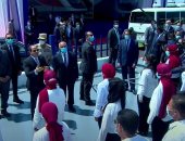 كام واحد بيدخن؟ شاهد كيف مازح الرئيس السيسي القيادات الشابة بميناء الإسكندرية